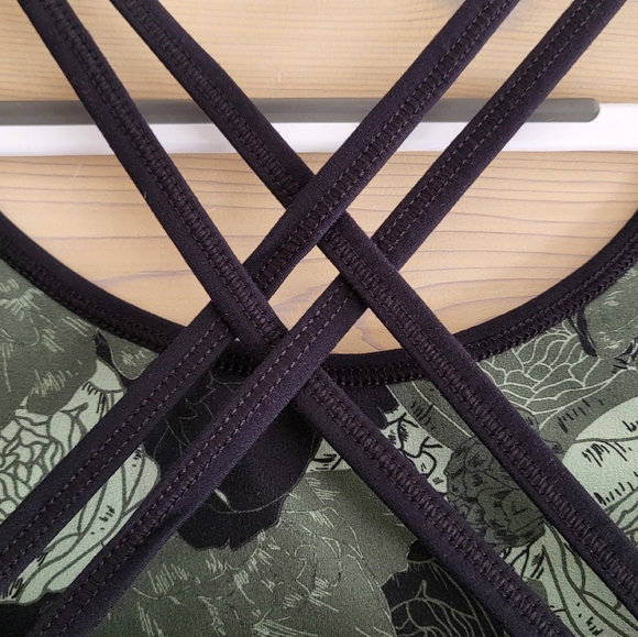 NWT FourLaps Vitality Sports Bra Peonies Print Thyme Floral Camo sizes S and L - Picture 5 of 6